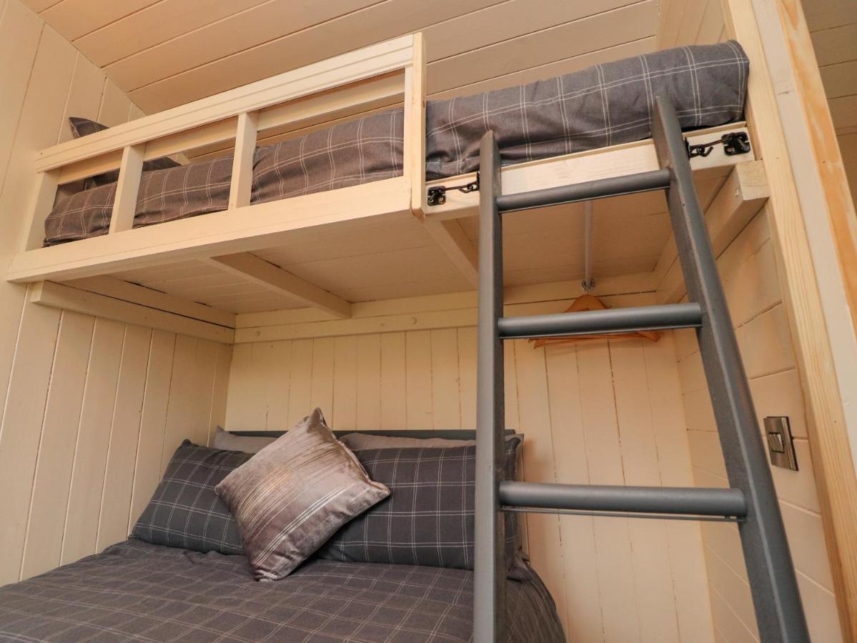 Hillcrest Shepherds Hut Preston  Exterior photo